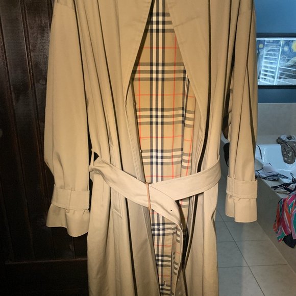 BURBERRY Car Trench Coat *Iconic, Luxury Fashion* - Picture 8 of 8